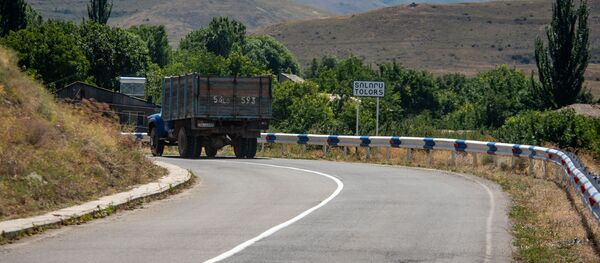 Въезд в село Толорс, Сюник - Sputnik Армения