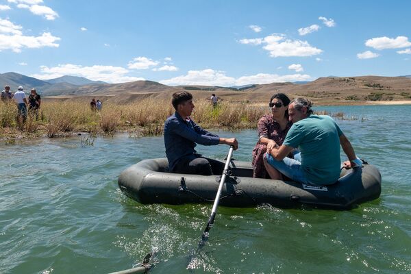 Затонувшая церковь и пойманный страх: армянский школьник превращает Толорс в центр туризма Затонувшая церковь и пойманный страх: армянский школьник превращает Толорс в центр туризма - Sputnik Армения