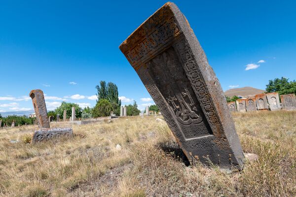 Затонувшая церковь и пойманный страх: армянский школьник превращает Толорс в центр туризма Затонувшая церковь и пойманный страх: армянский школьник превращает Толорс в центр туризма - Sputnik Армения