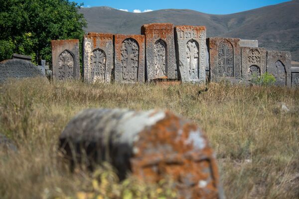 Утопленники Толорса и Божья кара: почему старинная церковь в Сюнике прячется под водой Утопленники Толорса и Божья кара: почему старинная церковь в Сюнике прячется под водой - Sputnik Армения