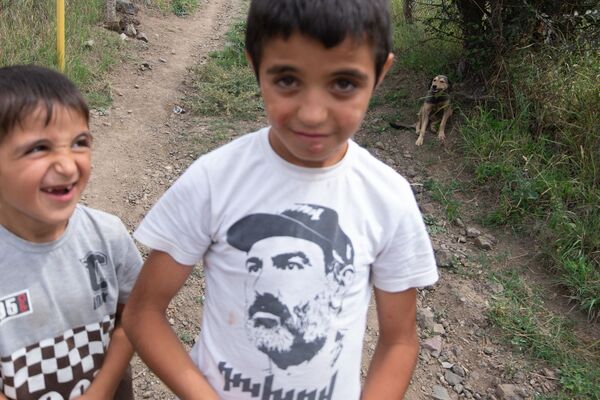 Суд и мед: как живут в армянском селе Барекамаван - на границе с Азербайджаном - Sputnik Армения