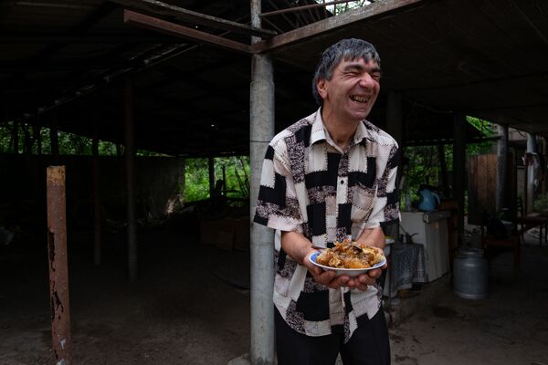 Суд и мед: как живут в армянском селе Барекамаван - на границе с Азербайджаном - Sputnik Армения