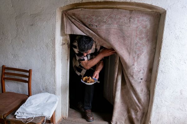 Суд и мед: как живут в армянском селе Барекамаван - на границе с Азербайджаном - Sputnik Армения