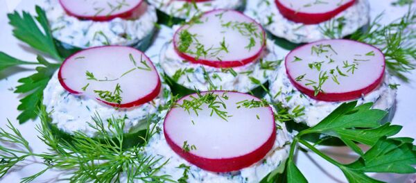 Закуска из огурца с редисом - Sputnik Արմենիա