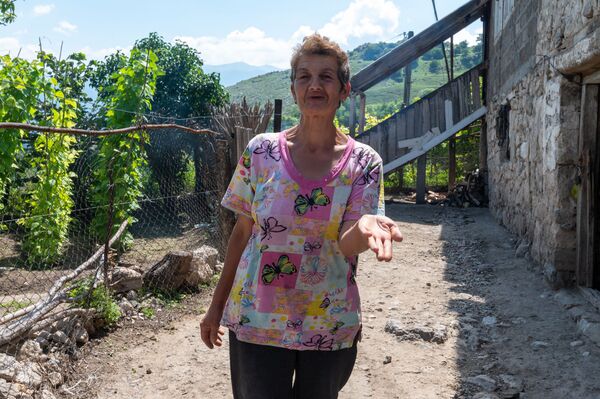 Ինչպես 17–ամյա հղի հայուհին փրկվեց 90-ականների ջարդերից, կամ մի գորգի պատմություն Ինչպես 17–ամյա հղի հայուհին փրկվեց 90-ականների ջարդերից, կամ մի գորգի պատմություն - Sputnik Արմենիա