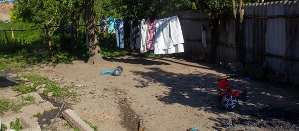 Дворик одного из домов в селе Овк Тавушской области - Sputnik Արմենիա