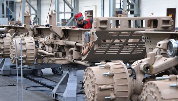 Производство специальных шасси для оборонной промышленности в одном из цехов ОАО Минский завод колесных тягачей  - Sputnik Армения