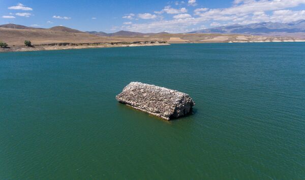 Затонувшая церковь и пойманный страх: армянский школьник превращает Толорс в центр туризма Затонувшая церковь и пойманный страх: армянский школьник превращает Толорс в центр туризма - Sputnik Армения