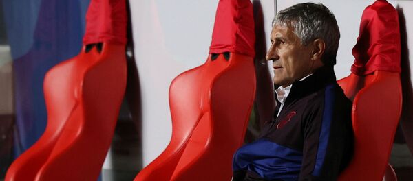 Главный тренер Барселоны Кике Сетьен во время игры против Баварии в четвертьфинальном матче Лиги чемпионов УЕФА (14 августа 2020). Лиссабон 14 августа 2020 - Sputnik Արմենիա