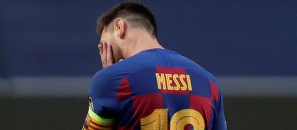 Удрученный капитан Барселоны Лионель Месси в четвертьфинальном матче Лиги чемпионов УЕФА против Баварии (14 августа 2020). Лиссабон - Sputnik Արմենիա