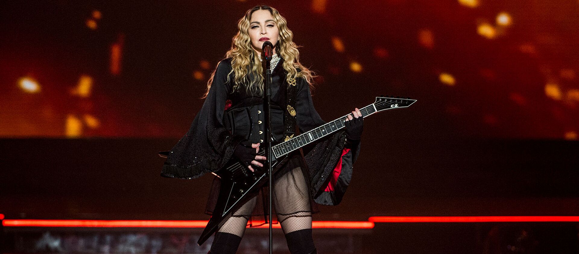 Мадонна выступает во время своего тура Rebel Heart Tour (16 января 2016). Луисвилль, штат Кентукки - Sputnik Արմենիա, 1920, 16.08.2020