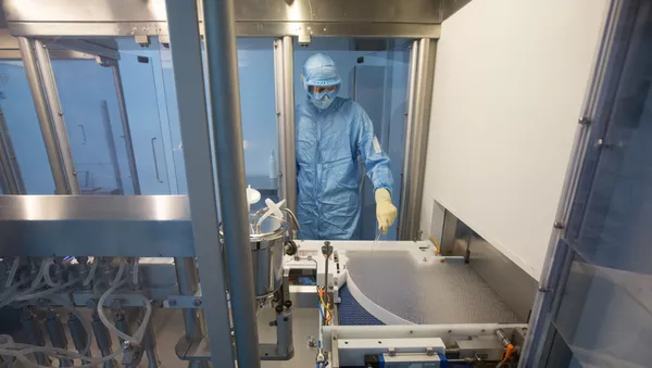 Производство вакцины от COVID-19 на фармацевтическом заводе Биннофарм