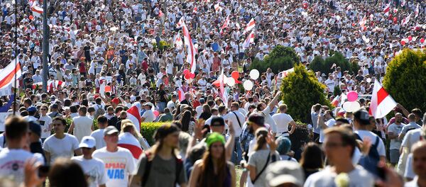 Участники общегражданского марша За свободу у стелы Минск - город-герой (16 августа 2020)․ Минск Участники общегражданского марша За свободу у стелы Минск - город-герой (16 августа 2020)․ Минск - Sputnik Արմենիա