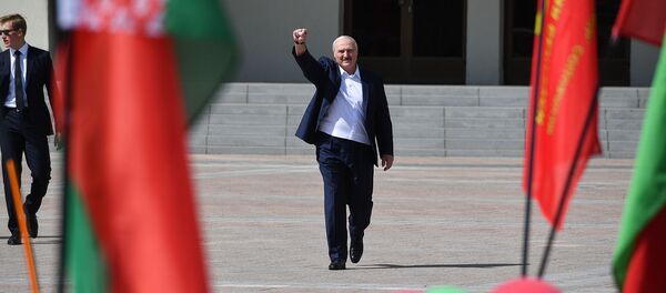 Президент Белоруссии Александр Лукашенко выступает на митинге, организованном в его поддержку на площади Независимости (16 августа 2020). Минск Президент Белоруссии Александр Лукашенко выступает на митинге, организованном в его поддержку на площади Независимости (16 августа 2020). Минск - Sputnik Արմենիա