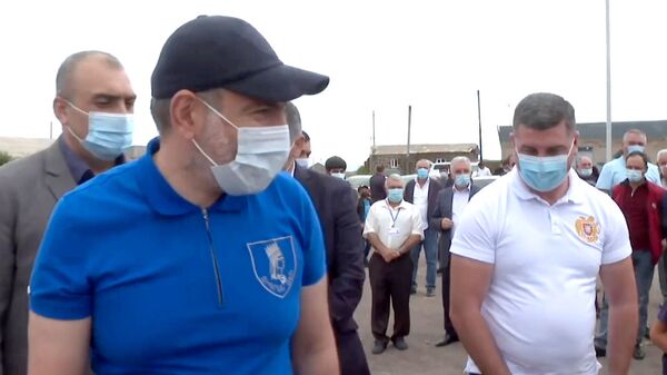 Смысл селфи в масках?: Пашинян посетил детсад в Гегаркунике и пообщался с детьми - Sputnik Армения