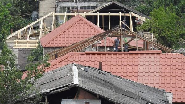 Восстановительные работы пострадавших от обстрелов азербайджанской армии домов в селе Айгепар, Тавуш  - Sputnik Армения