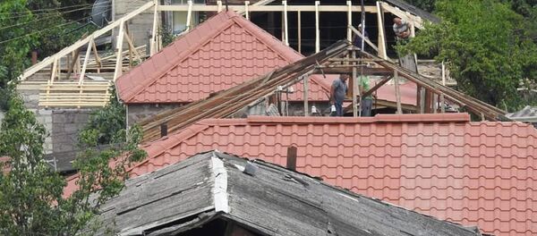 Восстановительные работы пострадавших от обстрелов азербайджанской армии домов в селе Айгепар, Тавуш Восстановительные работы пострадавших от обстрелов азербайджанской армии домов в селе Айгепар, Тавуш - Sputnik Армения