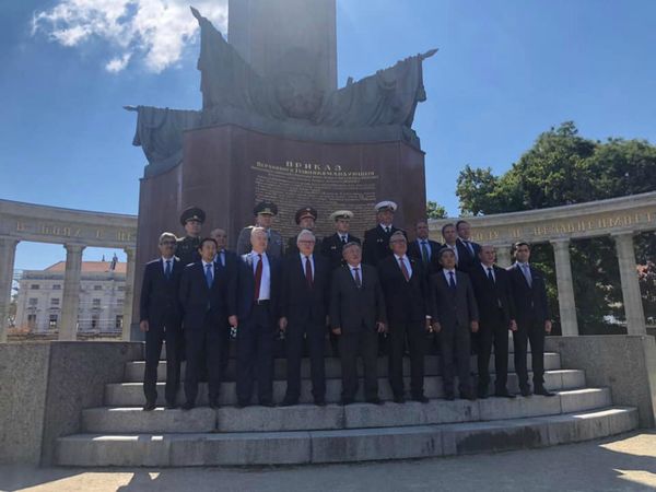 Վիեննայում հայ դիվանագետներն այցելել են խորհրդային զինվորի պատվին կառուցված հուշահամալիր - Sputnik Արմենիա