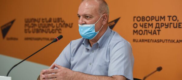 Пресс-конференция политолога Вигена Акопяна в мультимедийном пресс-центре Sputnik Армения (20 августа 2020). Еревaн Пресс-конференция политолога Вигена Акопяна в мультимедийном пресс-центре Sputnik Армения (20 августа 2020). Еревaн - Sputnik Արմենիա