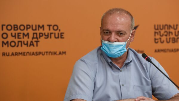 Пресс-конференция политолога Вигена Акопяна в мультимедийном пресс-центре Sputnik Армения (20 августа 2020). Еревaн - Sputnik Արմենիա