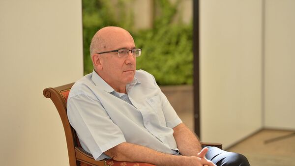 Главный редактор газеты Аравот Арам Абраамян на встрече с президентом Армении (21 августа 2020). Еревaн - Sputnik Армения