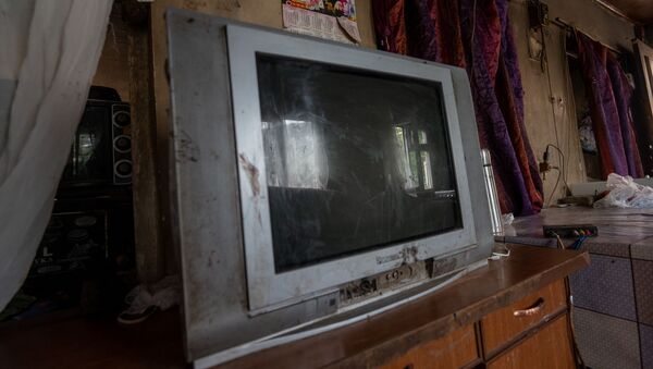 Телевизор в доме Акопджанянов в деревне Хаштарак (21 августа 2020). Тавуш - Sputnik Արմենիա