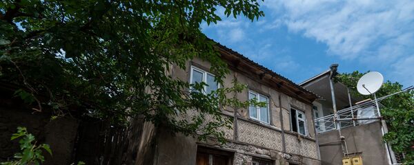 Фасад дома Акопджанянов в деревне Хаштарак (21 августа 2020). Тавуш - Sputnik Армения