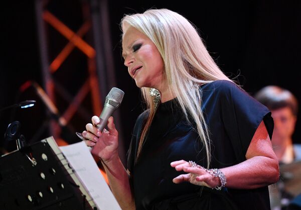 Дядя, а вы дурак: Валерия ответила подписчику, назвавшему Долину бабусей Дядя, а вы дурак: Валерия ответила подписчику, назвавшему Долину бабусей - Sputnik Армения