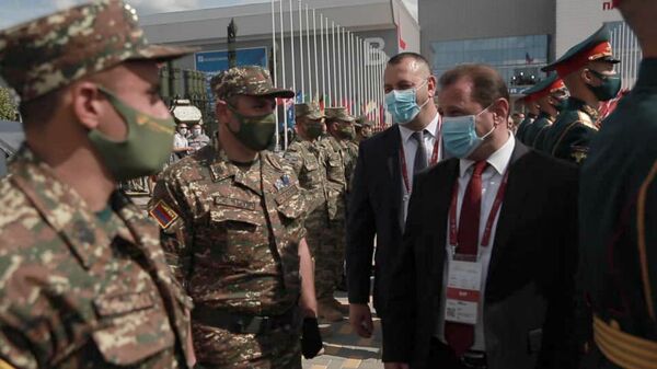 Տոնոյանը Մոսկվայում մասնակցել է «Բանակ-2020» ցուցահանդեսի բացմանը. լուսանկարներ Տոնոյանը Մոսկվայում մասնակցել է «Բանակ-2020» ցուցահանդեսի բացմանը. լուսանկարներ - Sputnik Արմենիա