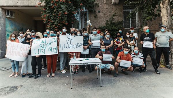 Жители улицы Сероб Ахбюр с акцией протеста против строительства - Sputnik Армения