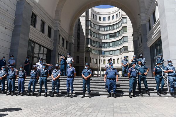 «Արայիկ, հեռացիր». Երևանում պահանջում են ԿԳՄՍ նախարարի հրաժարականը - Sputnik Արմենիա