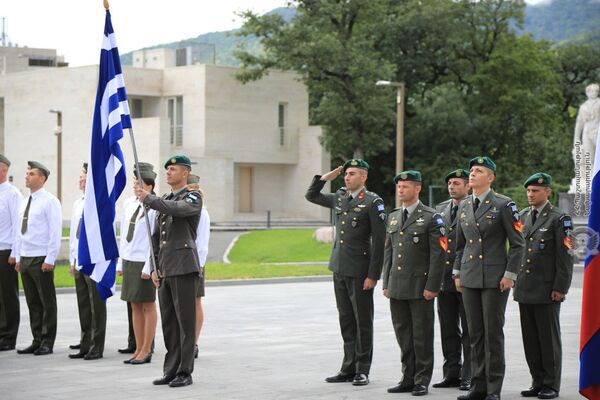 Армянская команда победила на творческом конкурсе в соревнованиях АрМИ-2020 Армянская команда победила на творческом конкурсе в соревнованиях АрМИ-2020 - Sputnik Армения