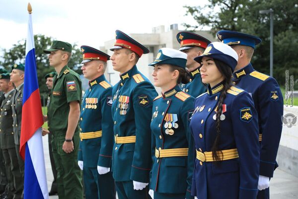 Армянская команда победила на творческом конкурсе в соревнованиях АрМИ-2020 Армянская команда победила на творческом конкурсе в соревнованиях АрМИ-2020 - Sputnik Армения