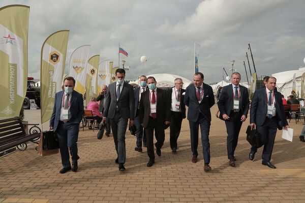 Տոնոյանը հանդիպել է Դմիտրի Շուգաևի և Ալեքսանդր Միխեևի հետ. կարևոր հարցեր են քննարկվել - Sputnik Արմենիա