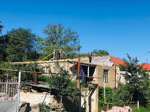 Айгепар обретает новое дыхание: министр выложил фото из пострадавшего от обстрелов села Айгепар обретает новое дыхание: министр выложил фото из пострадавшего от обстрелов села - Sputnik Армения