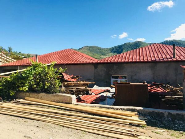 Айгепар обретает новое дыхание: министр выложил фото из пострадавшего от обстрелов села Айгепар обретает новое дыхание: министр выложил фото из пострадавшего от обстрелов села - Sputnik Армения