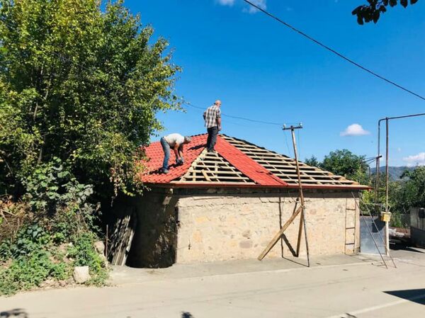 Айгепар обретает новое дыхание: министр выложил фото из пострадавшего от обстрелов села Айгепар обретает новое дыхание: министр выложил фото из пострадавшего от обстрелов села - Sputnik Армения