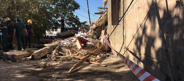 Спасатели на месте взрыва газа на улице Райниса (26 августа 2020). Еревaн Спасатели на месте взрыва газа на улице Райниса (26 августа 2020). Еревaн - Sputnik Արմենիա