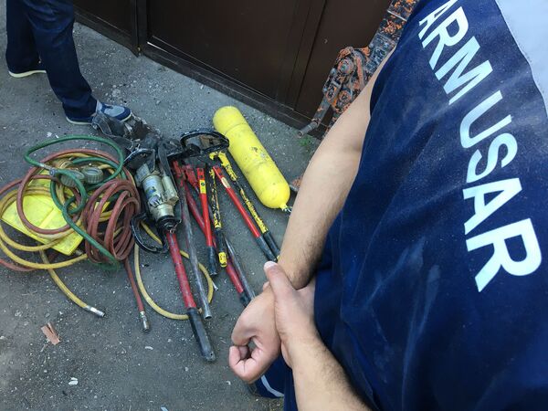 Спасатели на месте взрыва газа на улице Райниса (26 августа 2020). Еревaн - Sputnik Армения