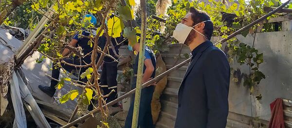 Мэр Еревана Айк Марутян на месте взрыва газа на улице Райниса (26 августа 2020). Еревaн Мэр Еревана Айк Марутян на месте взрыва газа на улице Райниса (26 августа 2020). Еревaн - Sputnik Արմենիա