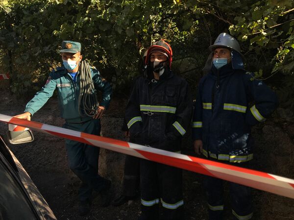 Удалось избежать огромной беды: репортаж с места взрыва и обрушения дома в Ереване Удалось избежать огромной беды: репортаж с места взрыва и обрушения дома в Ереване - Sputnik Армения