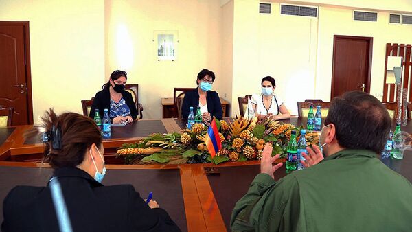 ՊՆ–ում Կարմիր խաչի պատվիրակությանն են ընդունել և քննարկել Ադրբեջանում հայտնված սպայի հարցը ՊՆ–ում Կարմիր խաչի պատվիրակությանն են ընդունել և քննարկել Ադրբեջանում հայտնված սպայի հարցը - Sputnik Արմենիա