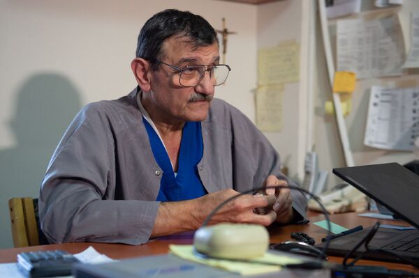 Армянский доктор Uniq, или Что говорят коллеги о блестящем кардиохирурге Грайре Овакимяне Армянский доктор Uniq, или Что говорят коллеги о блестящем кардиохирурге Грайре Овакимяне - Sputnik Армения