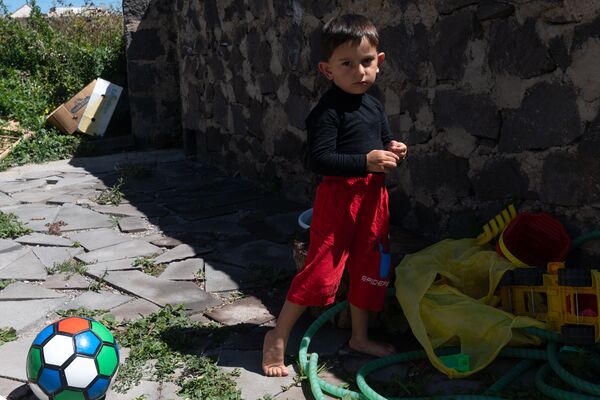 «Պապան ե՞րբ կգա». Ադրբեջանում հայտնված սպայի ընտանիքում չգիտեն` ինչ պատասխանեն երեխաներին - Sputnik Արմենիա