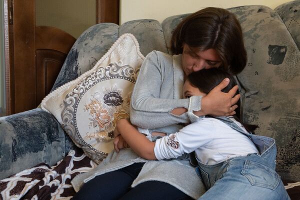 «Պապան ե՞րբ կգա». Ադրբեջանում հայտնված սպայի ընտանիքում չգիտեն` ինչ պատասխանեն երեխաներին - Sputnik Արմենիա