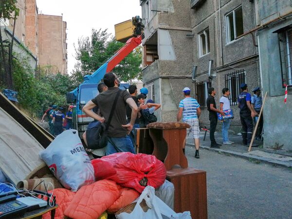 Просыпаешься – и у тебя больше нет дома: взрыв в Ереване глазами очевидца Просыпаешься – и у тебя больше нет дома: взрыв в Ереване глазами очевидца - Sputnik Армения