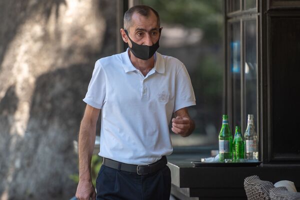 Փաշինյանի սիրելի սեղանը հանել են․ ի՞նչ գիտի վարչապետի անվանակից մատուցողը նրա մասին Փաշինյանի սիրելի սեղանը հանել են․ ի՞նչ գիտի վարչապետի անվանակից մատուցողը նրա մասին - Sputnik Արմենիա