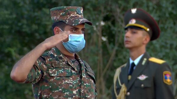 Им может стать каждый: Пашинян на церемонии вручения звания Национального героя Им может стать каждый: Пашинян на церемонии вручения звания Национального героя - Sputnik Армения