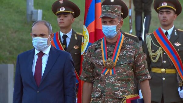 Им может стать каждый: Пашинян на церемонии вручения звания Национального героя Им может стать каждый: Пашинян на церемонии вручения звания Национального героя - Sputnik Армения