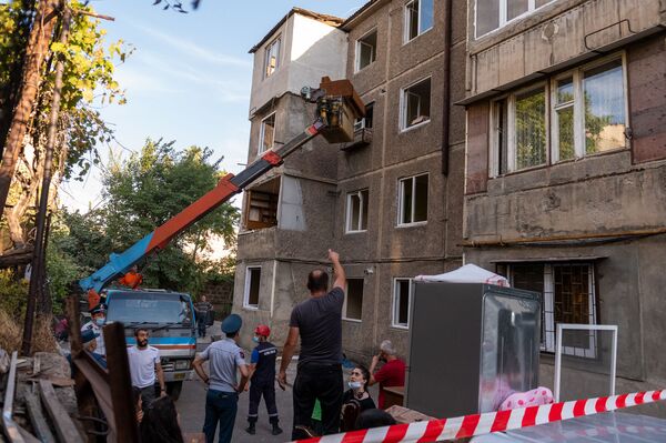 Взорву, но никому не отдам: что вспоминают жители дома на улице Райниса в Ереване Взорву, но никому не отдам: что вспоминают жители дома на улице Райниса в Ереване - Sputnik Армения